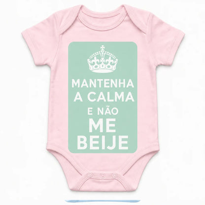 Keep Calm and Don't Kiss Me baby bodysuit in Portuguese, Pink