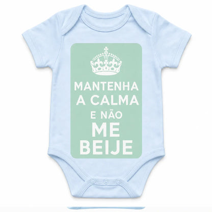 Keep Calm and Don't Kiss Me baby bodysuit in Portuguese, Baby Blue